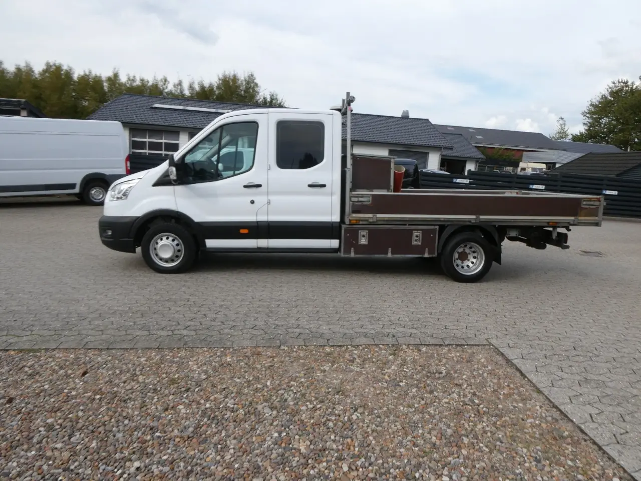 Billede 3 - Ford Transit 470 L4 Chassis 2,0 TDCi 170 Mandskabsvogn m/lad RWD