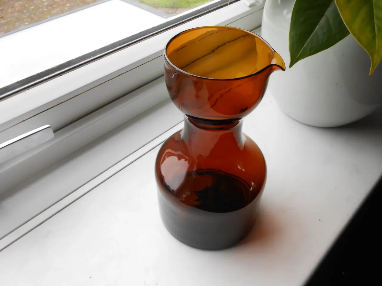 Billede 1 - Ravfarvet flot vandekande 1 liter fra 1960erne