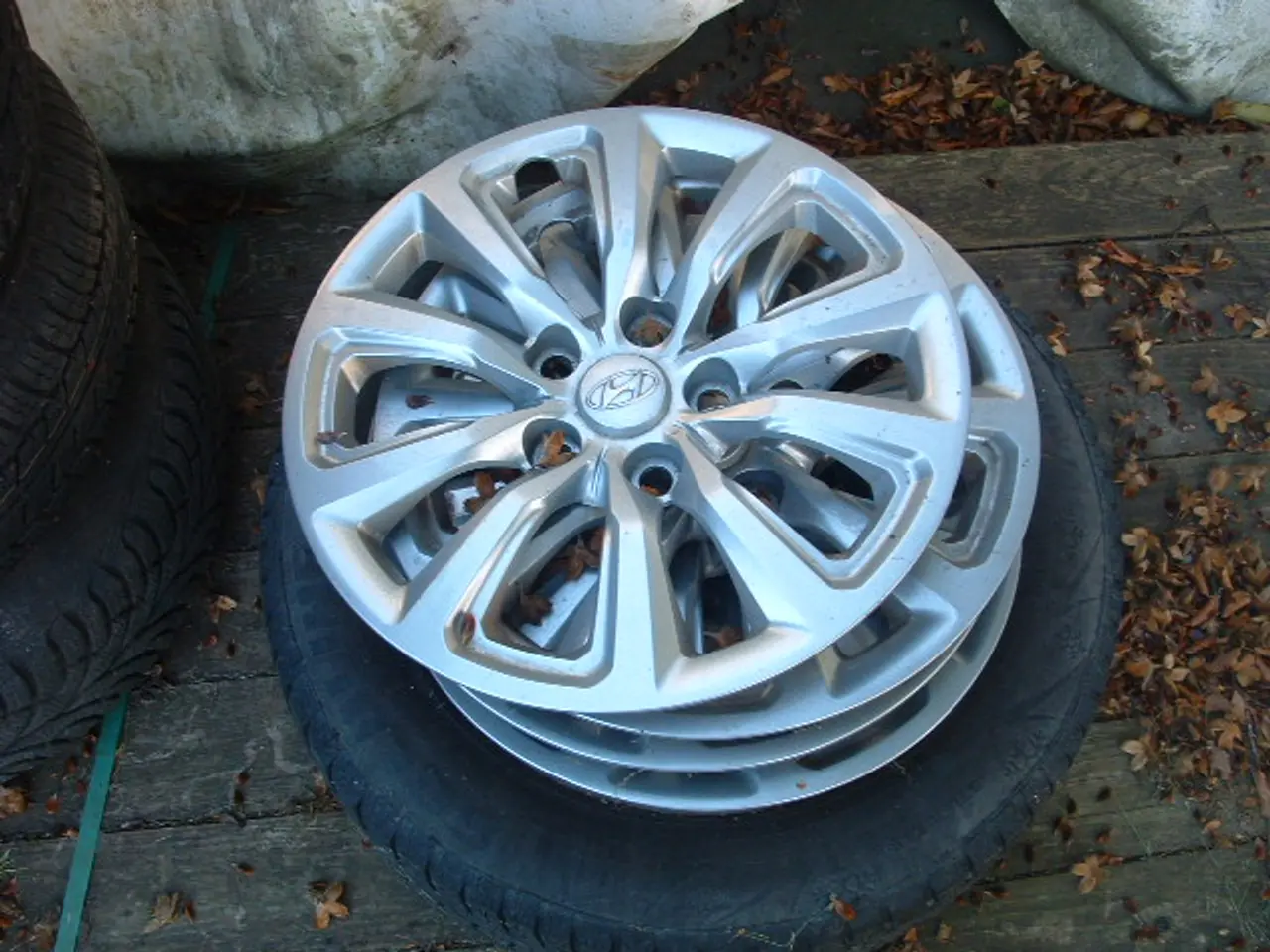Billede 2 - STÅLFÆLGE HYUNDAI MED FINE KAPSLER