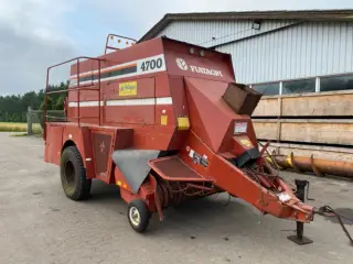 Hesston 4700 Sælges i dele/For parts