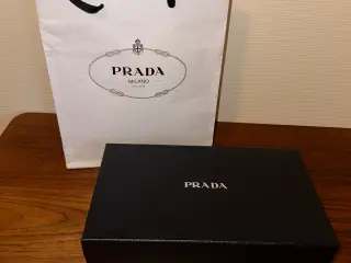Prada kasse og gavepose