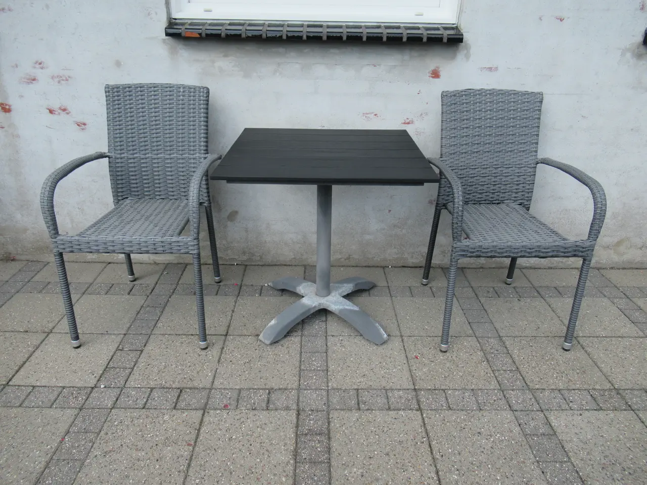 Billede 1 - Cafebord og 2 stole 
