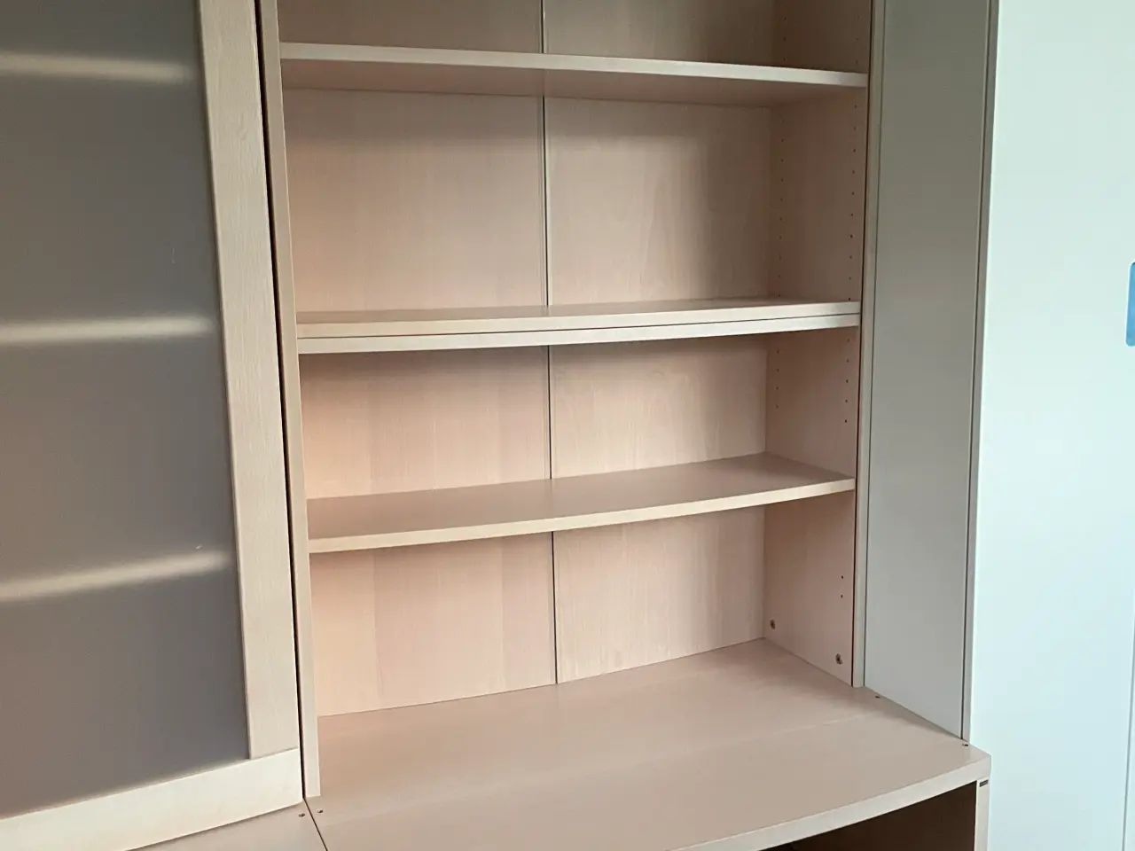Billede 9 - Stokke reoler skab