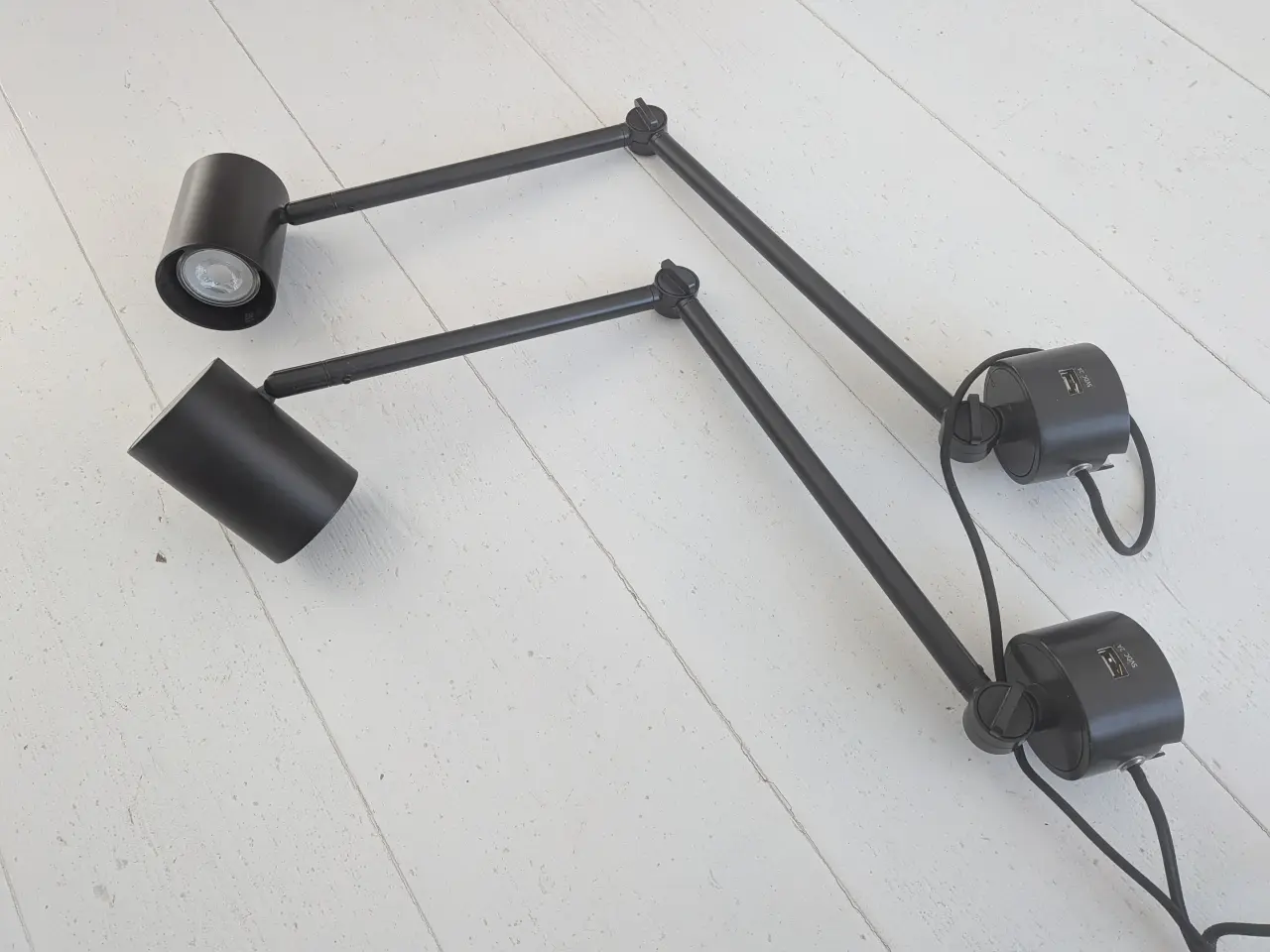 Billede 1 - Sort væghængt ikea lampe