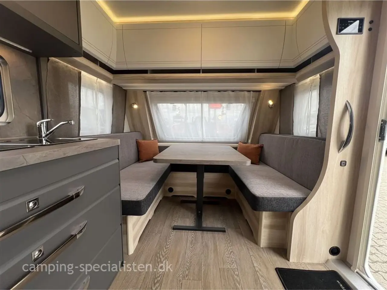 Billede 4 - 2026 - Hobby De Luxe 495 WFB 2025 Hobby 495 WFB De Luxe - se den nu hos Camping-Specialisten.dk i Silkeborg