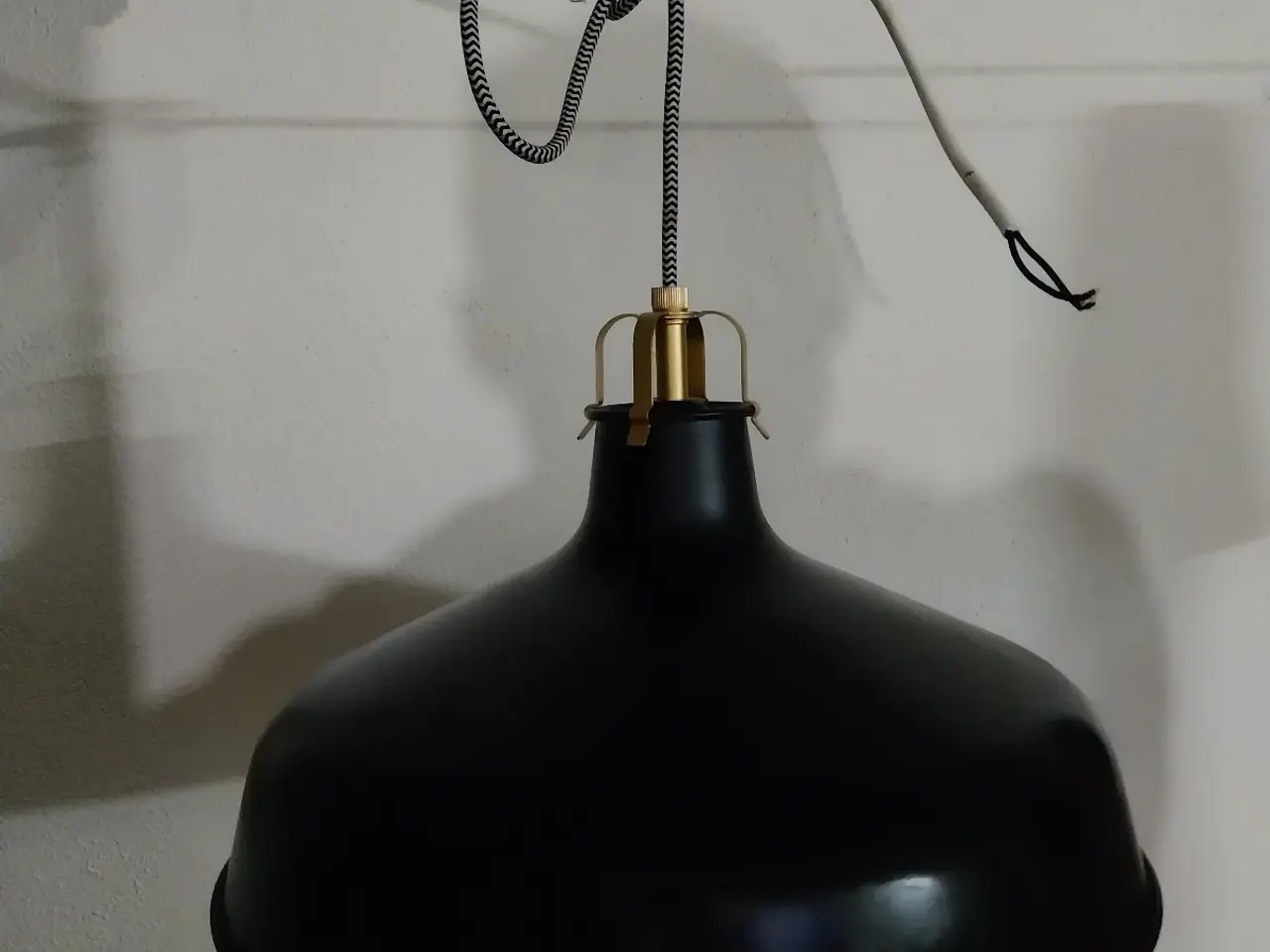 Billede 4 - Sort lampe 38 cm bred