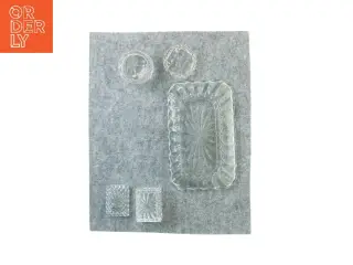 Krystalsæt til sminkebord eller på badeværelse. (str. 22 x 14 cm 7 x 5 cm 6 x 4 cm)