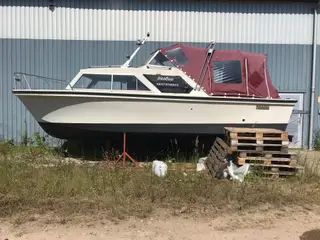 Stor motorbåd med et godt potentiale.