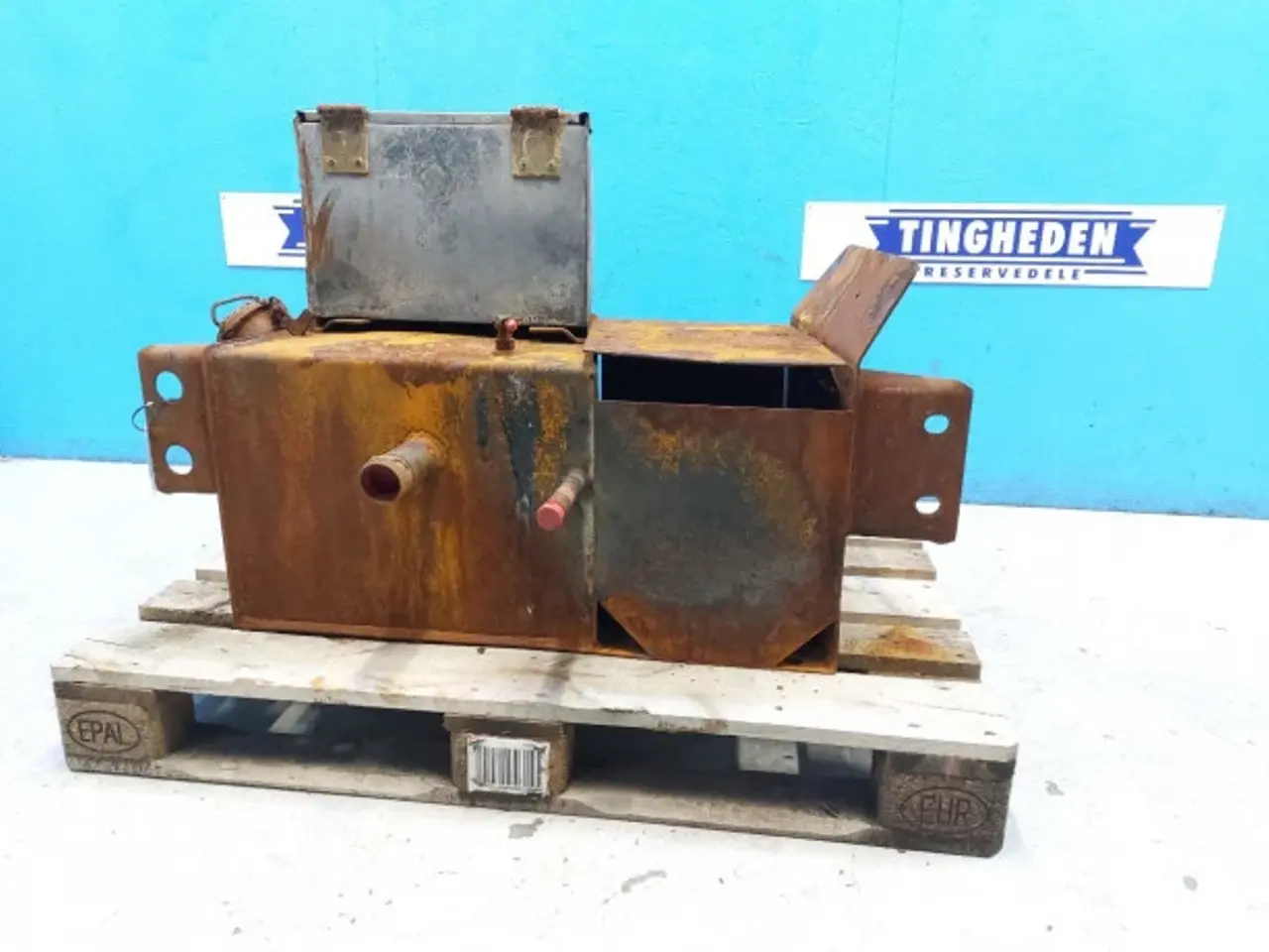 Billede 8 - Case 580 SLE Hydraulik Tank Dæksel 231882A1