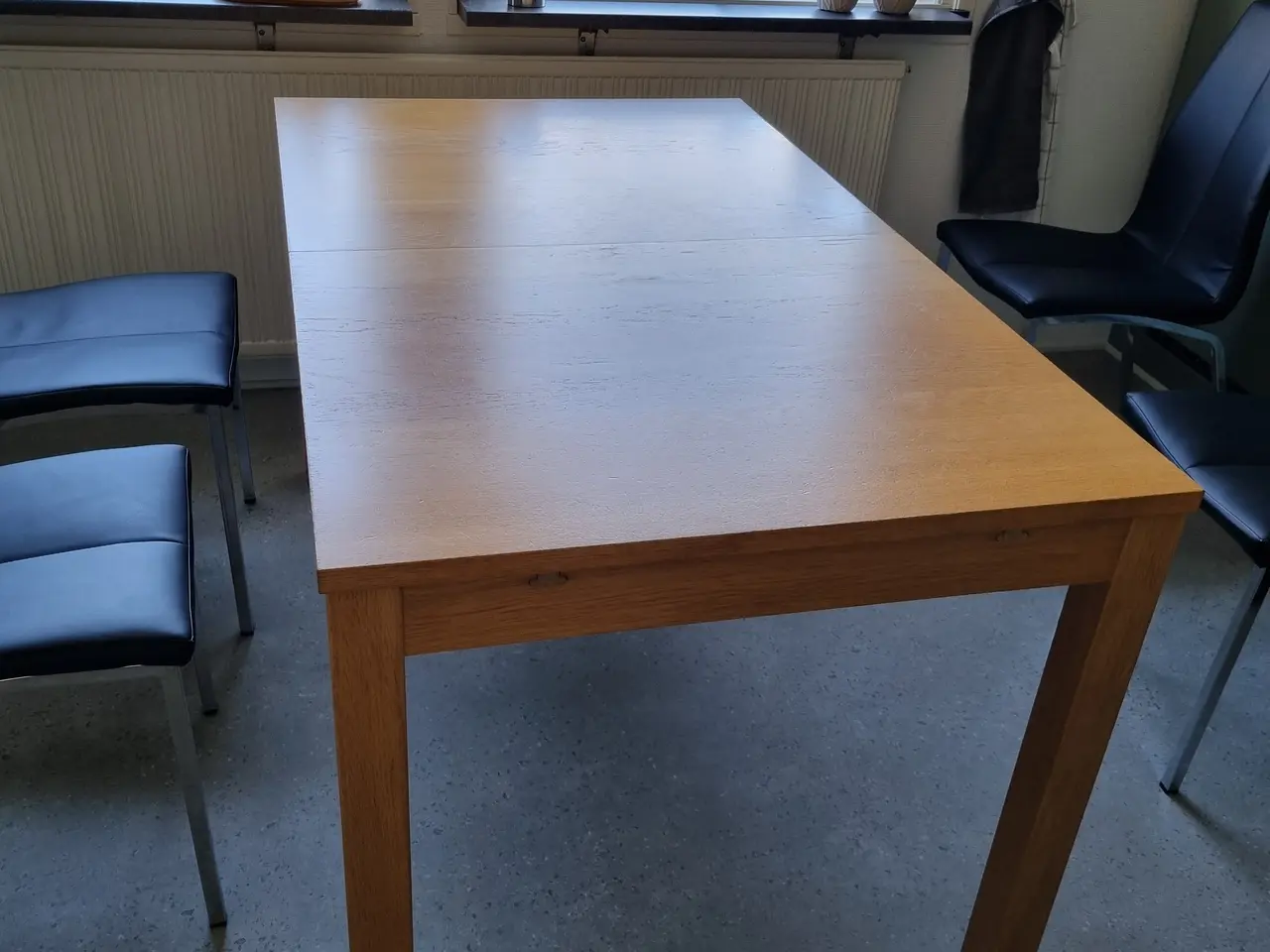 Billede 1 - Spisebord m. tillægsplader