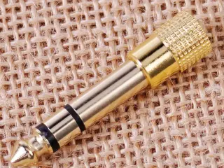 Adapter mellem minijack-hun og jack-han