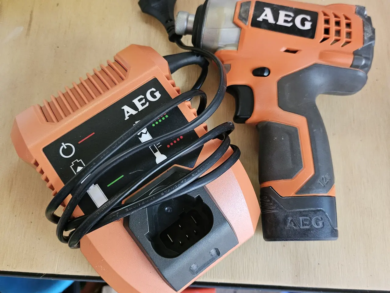 Billede 1 - AEG  BSS 12 C . 12V Slagskrue nøgle ( 1/4" )