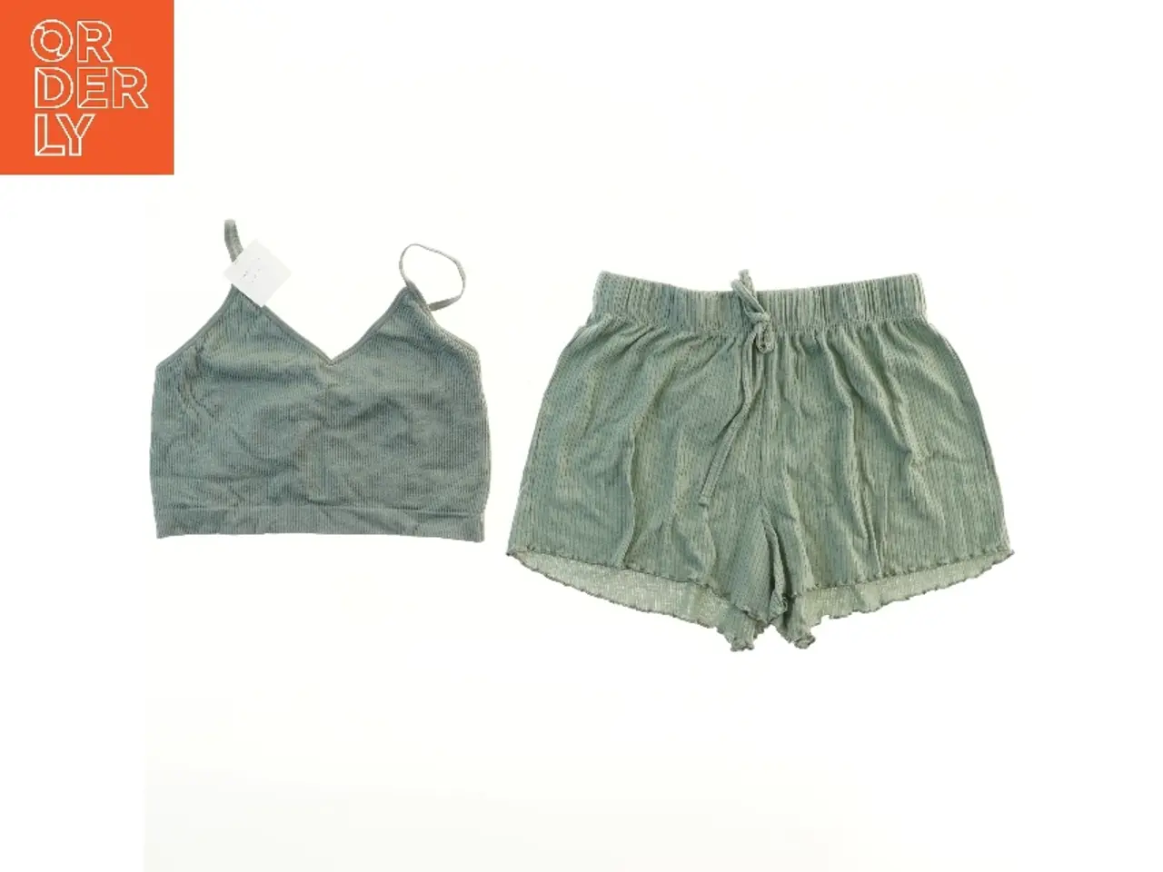 Billede 1 - Sæt med top og shorts fra Primark (str. 146)