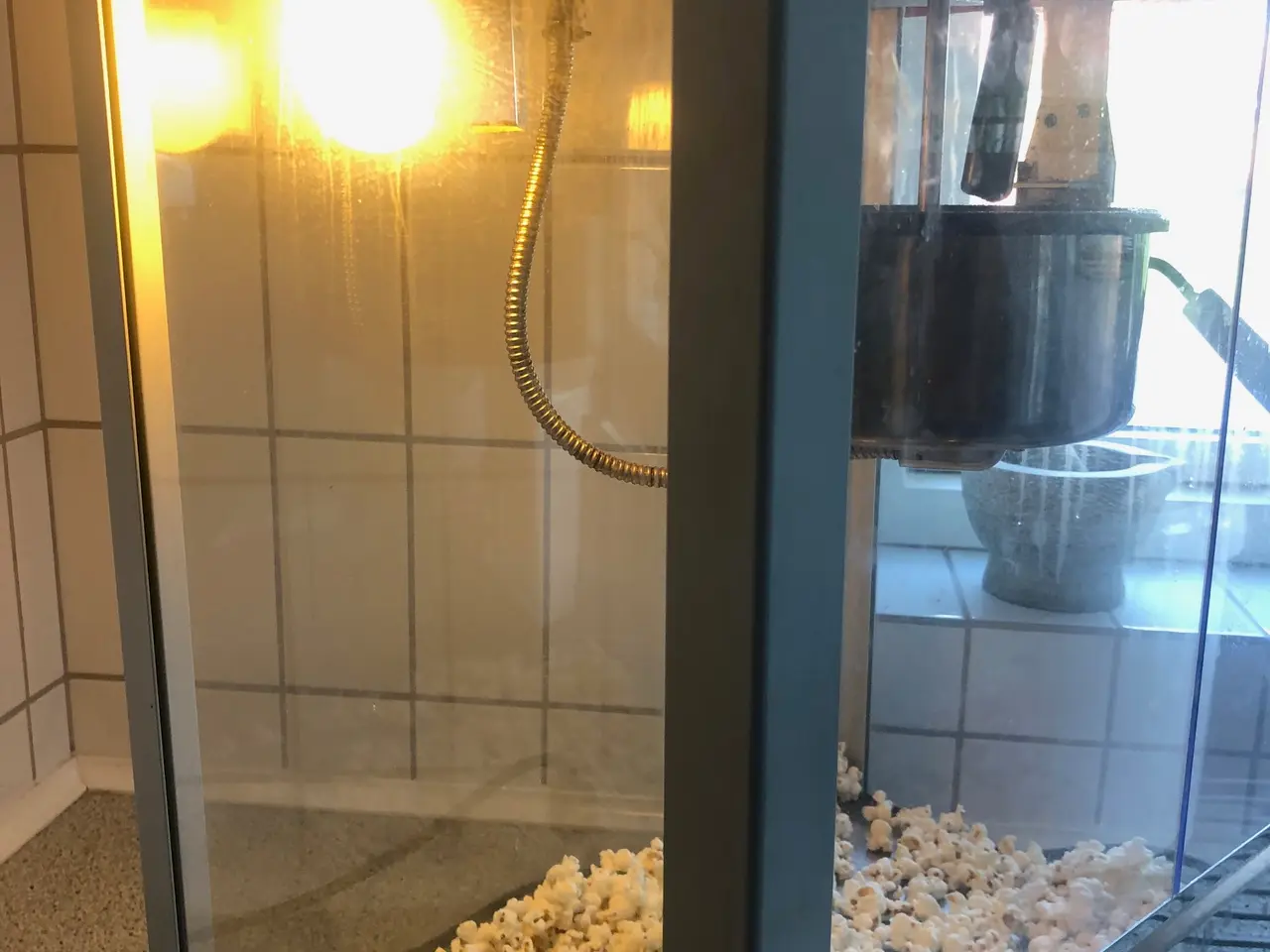 Billede 2 - Stor popcornmaskine med varme i bunden