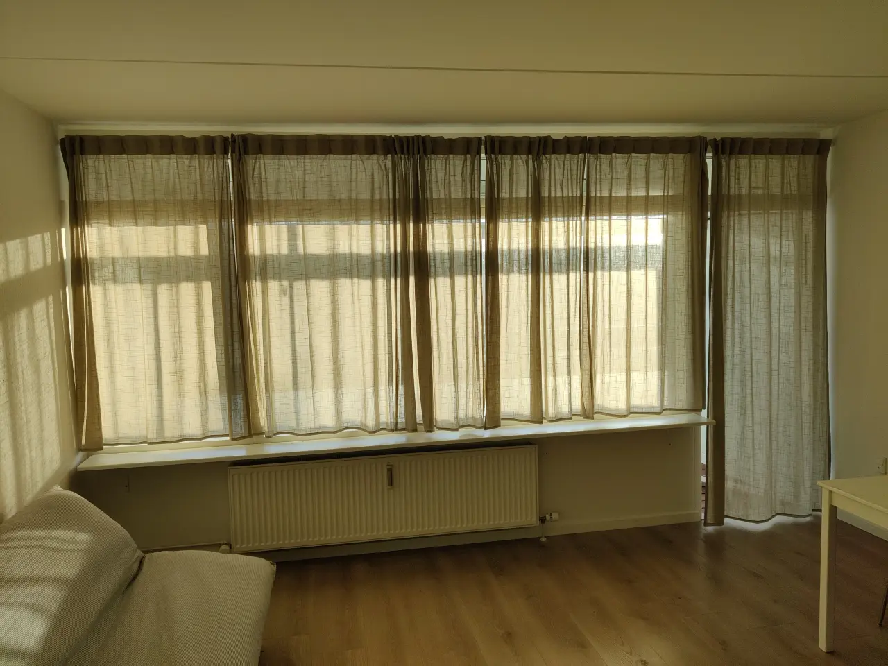 Billede 2 - 6 stk SILVERLONN tynde gardiner incl gardinstænger