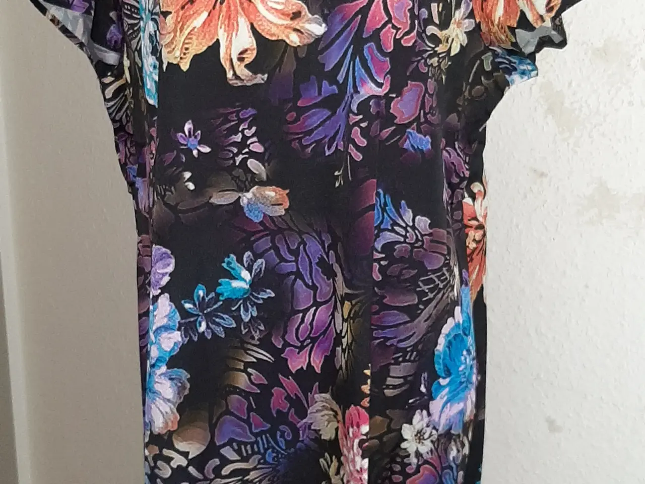 Billede 5 - Kjole med blomster. Flotte farver/Str:XL/2XL.