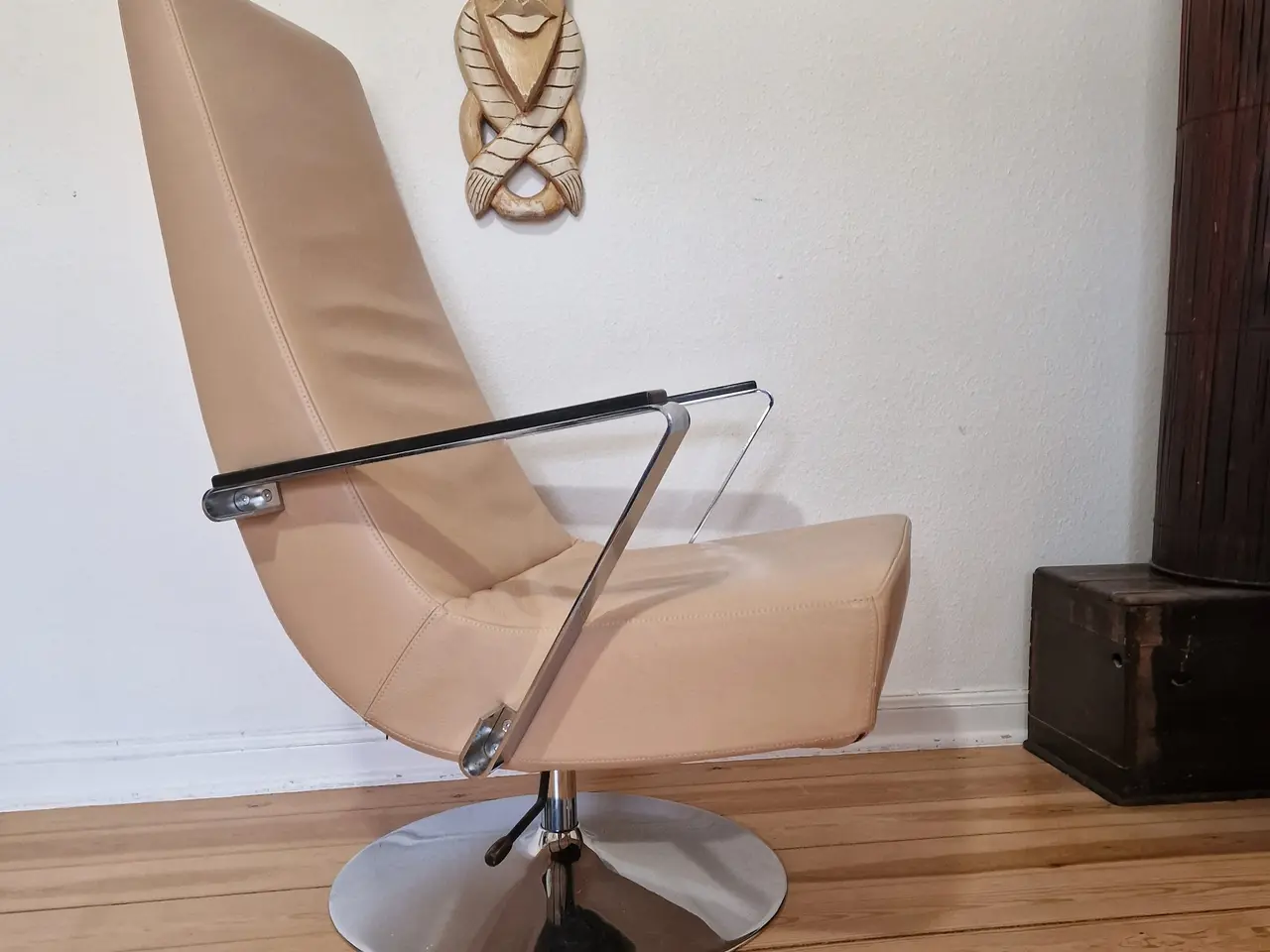 Billede 6 - Aero lænestol med fodskammel fra BoConcept. 