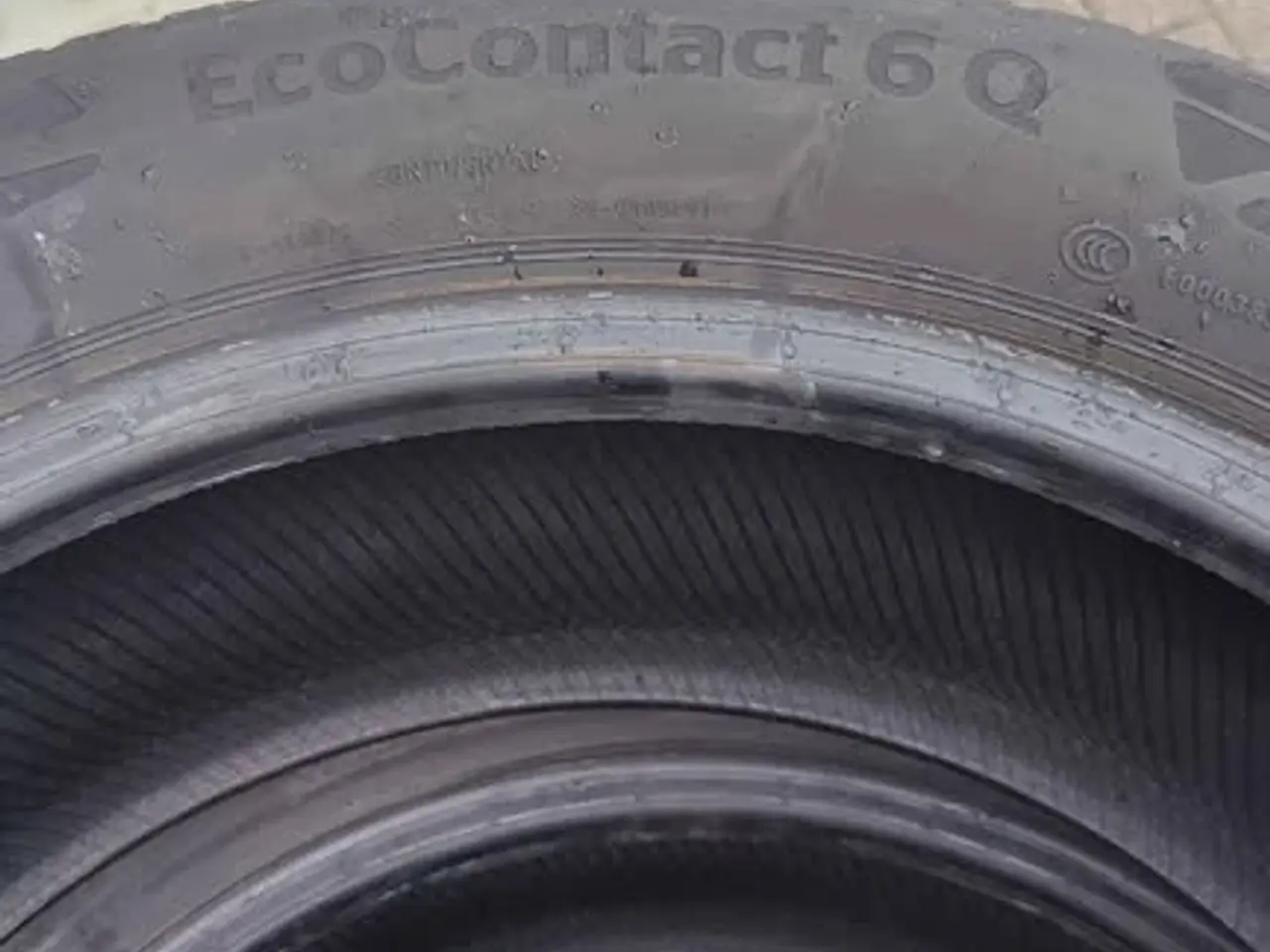 Billede 2 - Sommerdæk 235/50-18 v xl Continental Eco contact 6