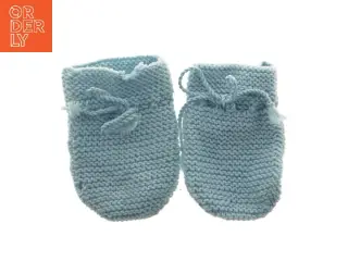 Strikkede babyfutter (str. 13 x 8 cm)