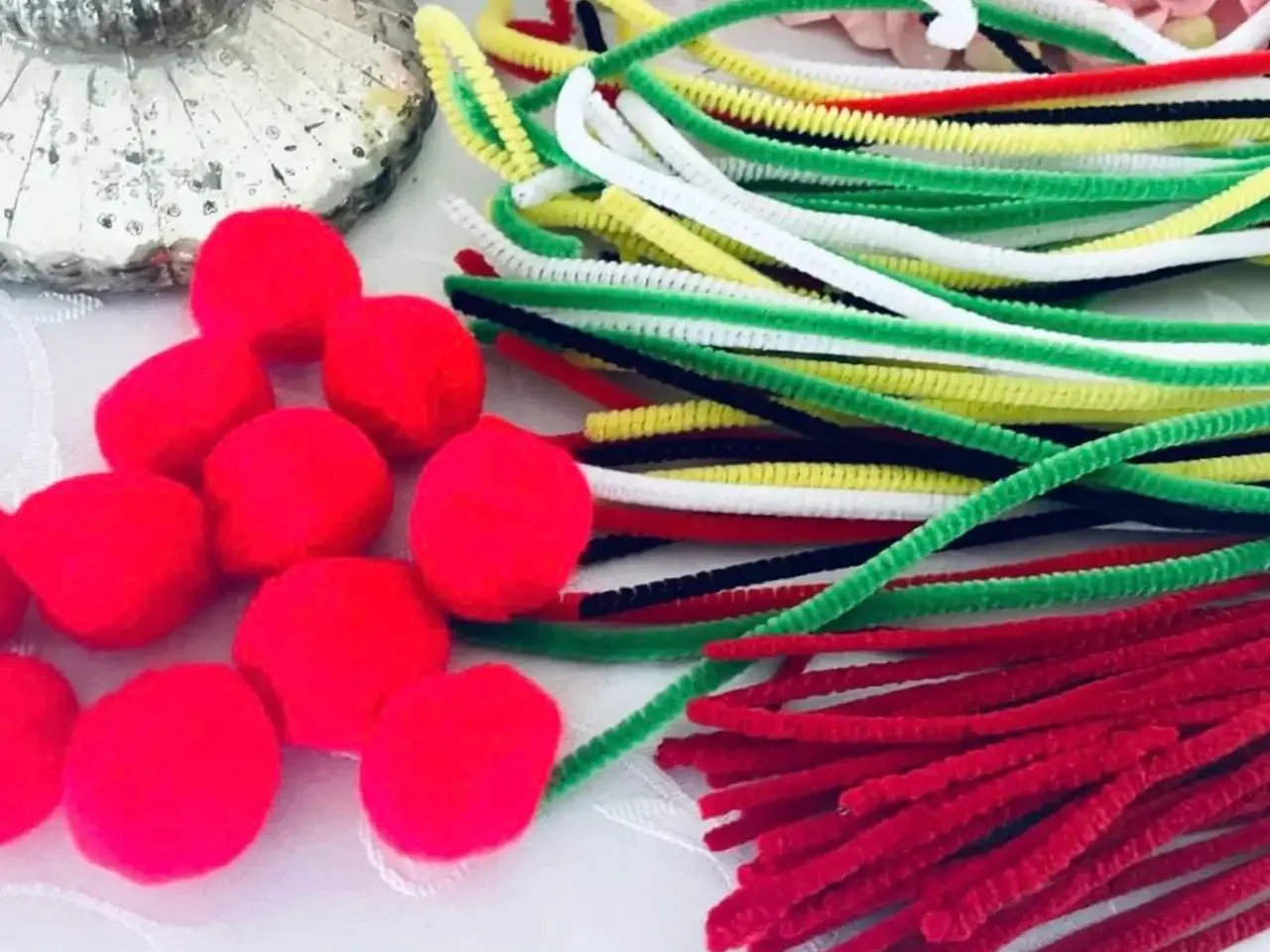 Billede 1 - Blandet plastkugler og piberenser til hobby