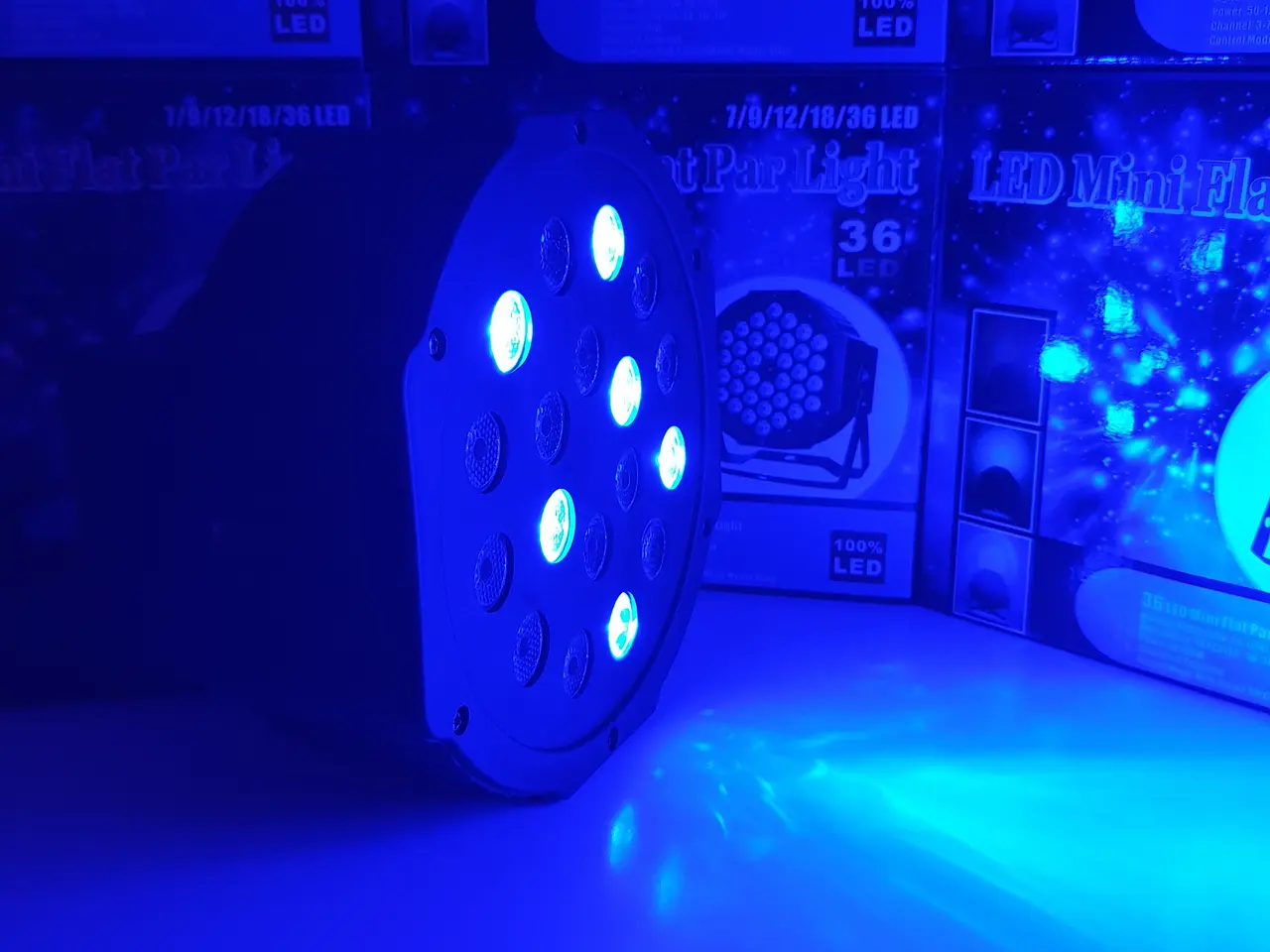 Billede 5 - NY! 18 RGB LED Diskolys + Lydsensor + DMX512