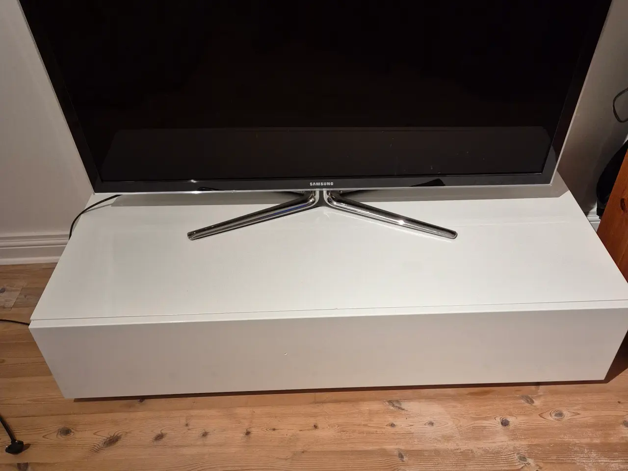 Billede 1 - Højglans TV-bord