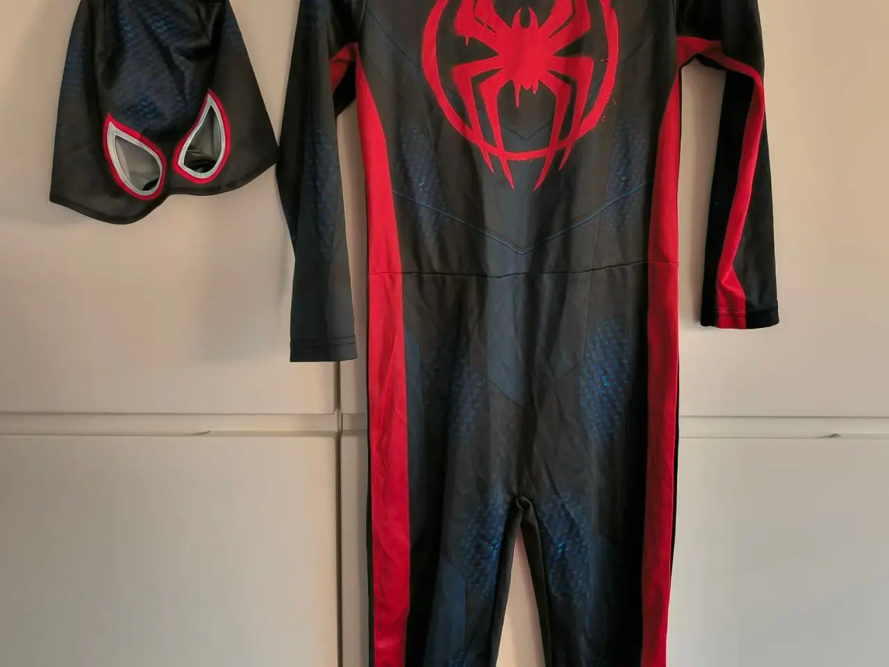 Billede 1 - Spiderman udklædning