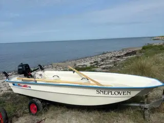 LIMBO 12 jolle med næsten ny Suzuki 6 hk