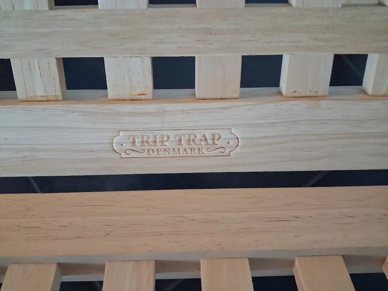 Billede 2 - Trip Trap avisholder i bøg