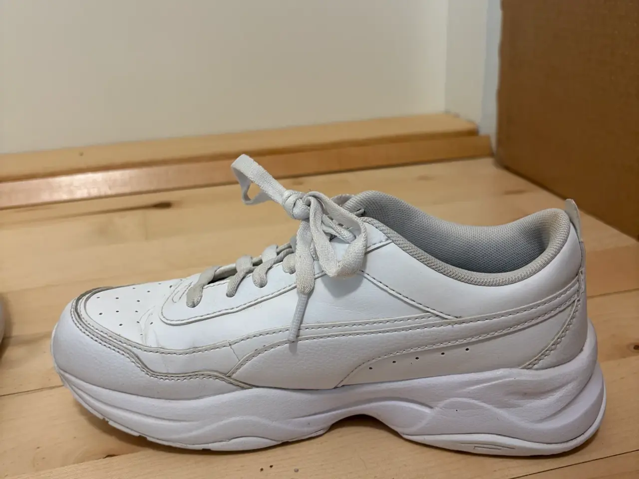 Billede 5 - Hvide Puma sneakers