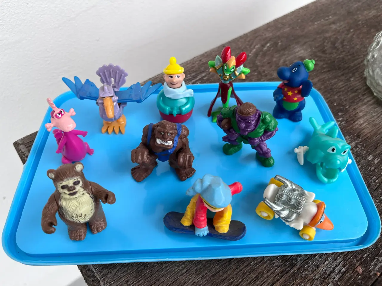 Billede 3 - Små “Kinderæg” figurer.