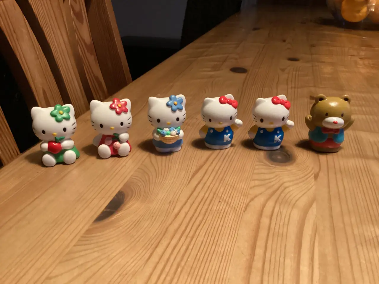 Billede 6 - Hello Kitty Solbriller,Bøger,  Figurer Osv