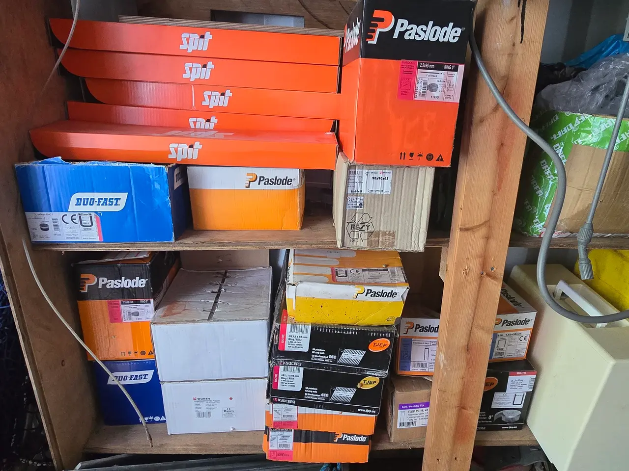 Billede 1 - gipsskruer og pistolsøm