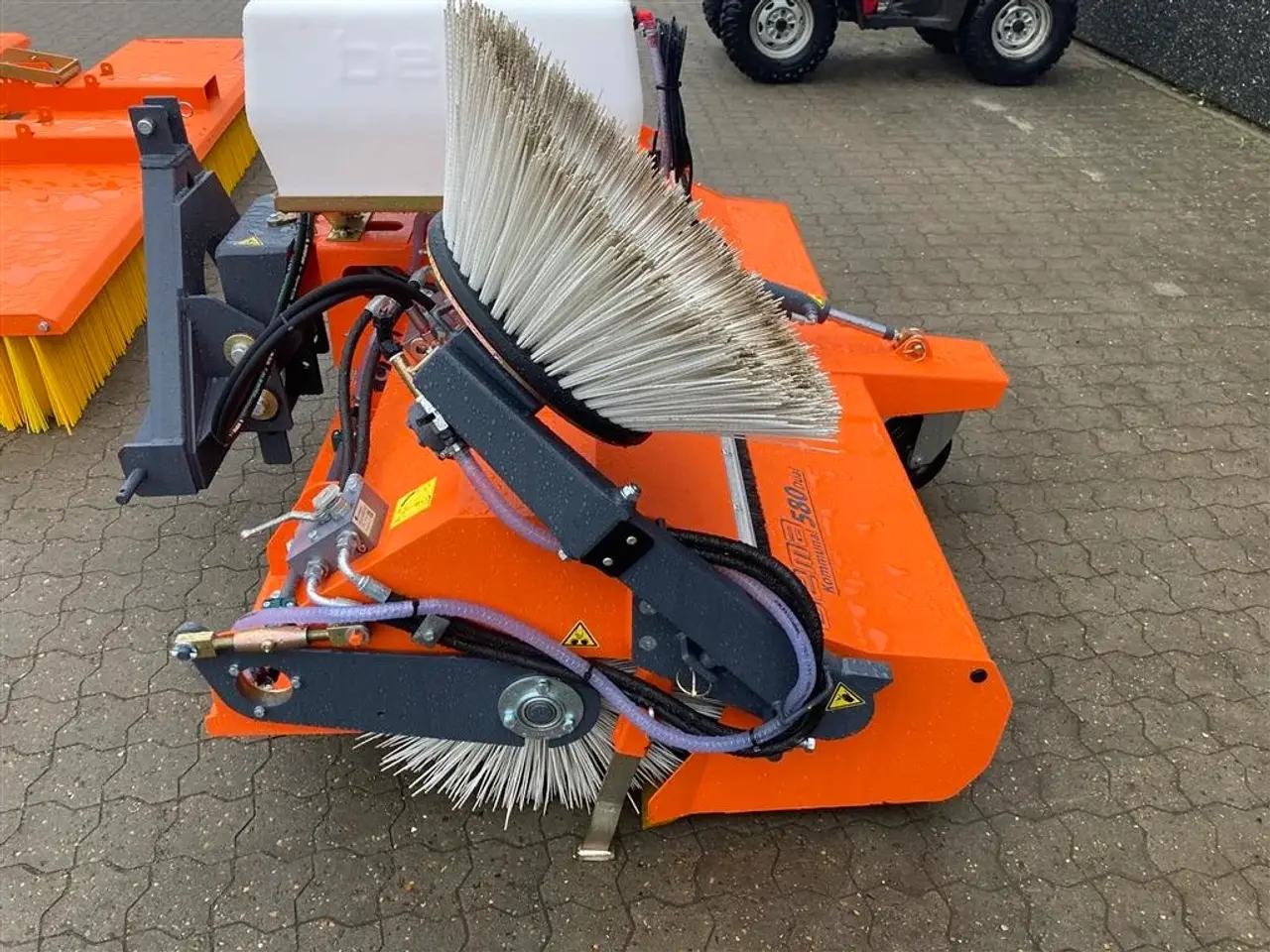 Billede 2 - Multi-Clean 580 Dual opsamlerkasse, vandtank og sidebørste