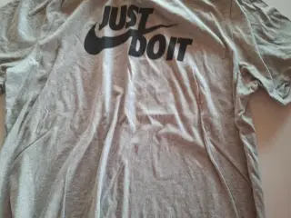 3 Nike + 1 Hummel tshirts