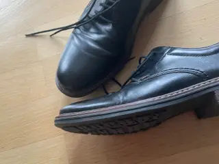 Sorte herresko fra Rieker