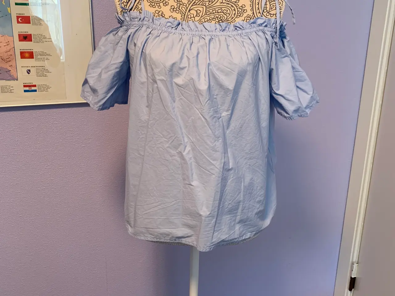 Billede 1 - H&M - skulderbluse