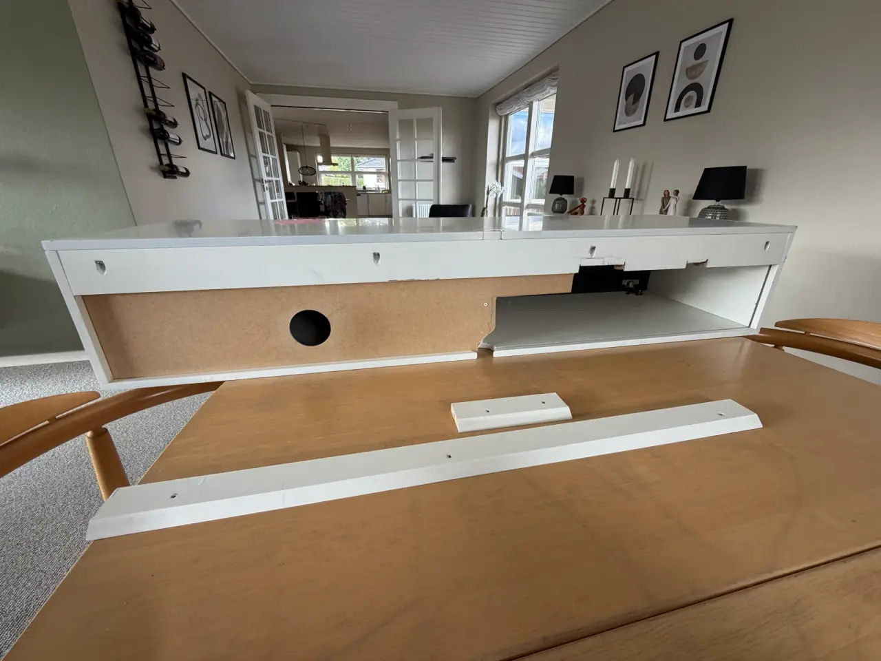 Billede 2 - Square hvid væghængt tv-møbel med sort stofklap.