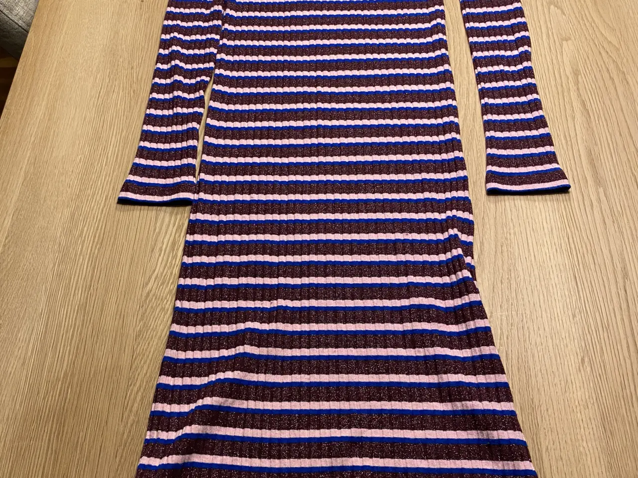 Billede 3 - Bukser, kjoler, tshirt, bluser str. 140