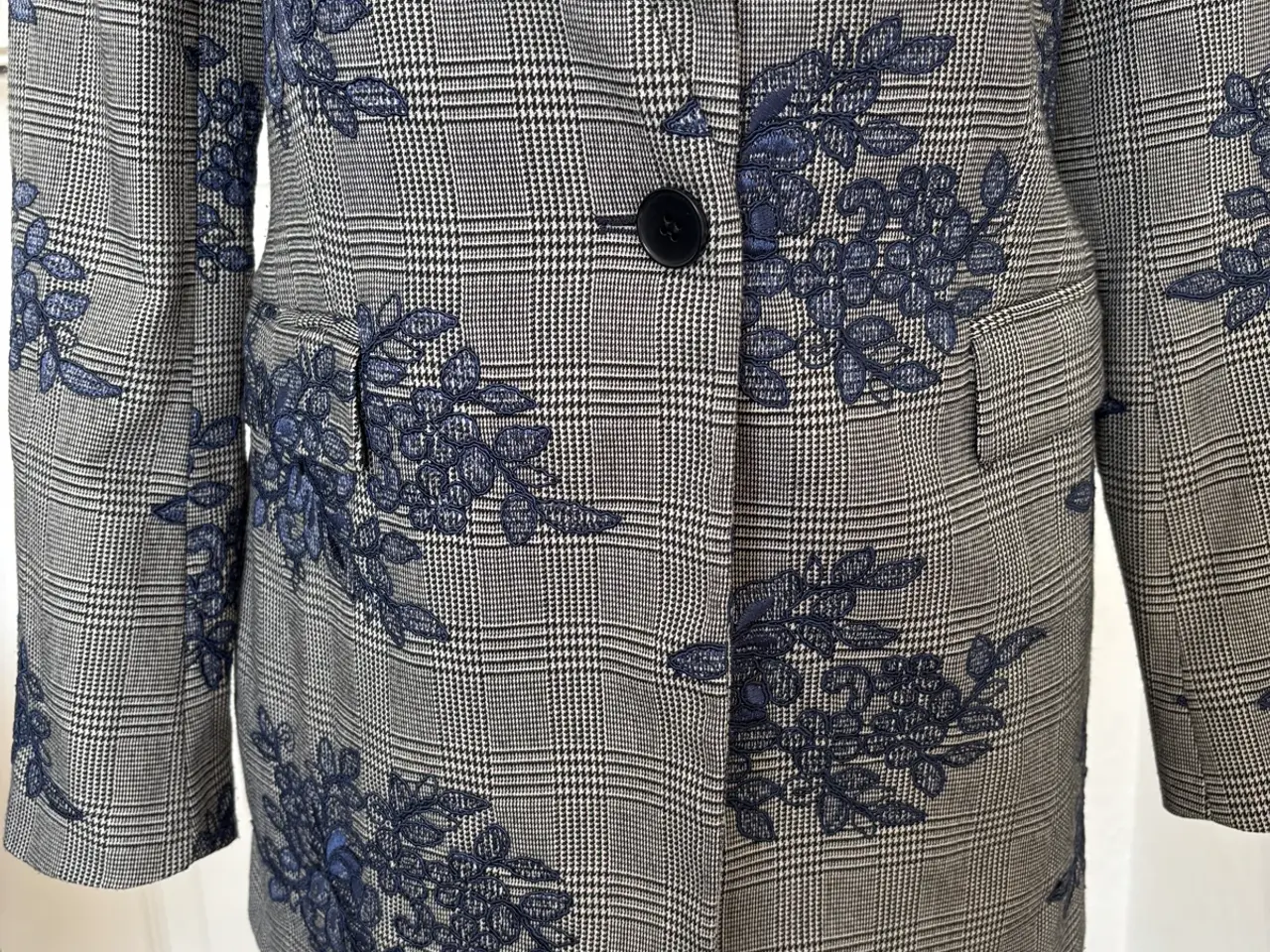 Billede 3 - Zara ternet blazer med mørkeblå blonder – Str. S