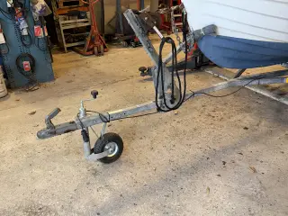 jolle med trailer og 2 påhængsmotor