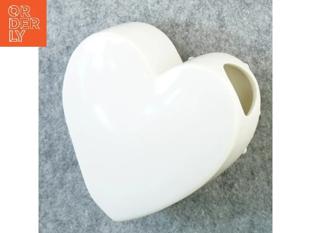 Billede 3 - Porcelæns vase, hjerte form (str. 12 x 13 x 6 cm)
