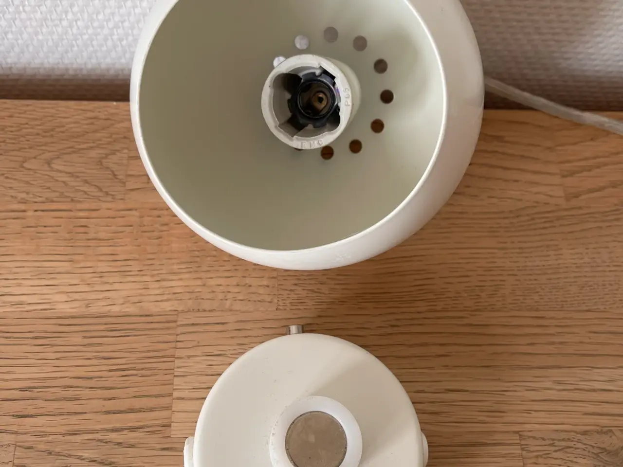 Billede 7 - Hvid retro BALL kuglelampe med magnet