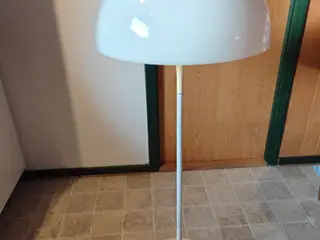 Panthella gulvlampe med trykafbryder