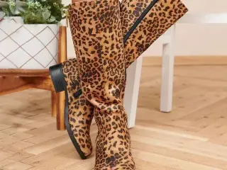 Støvler. Dame med leopard printet. Størrelse 37