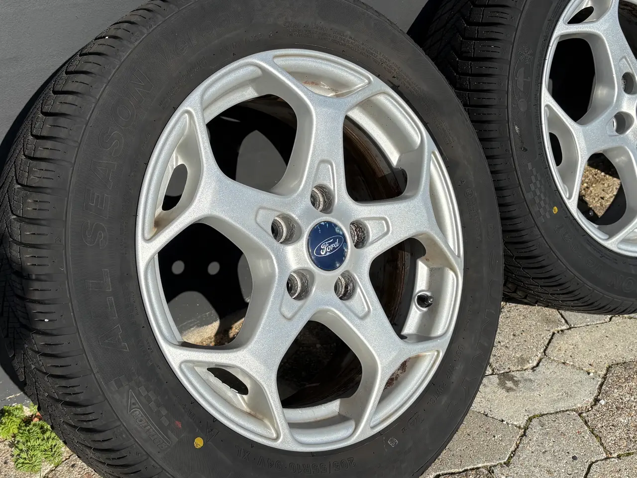 Billede 6 - 16" Org. Ford Alu m/næsten nye Sunny Helårsdæk