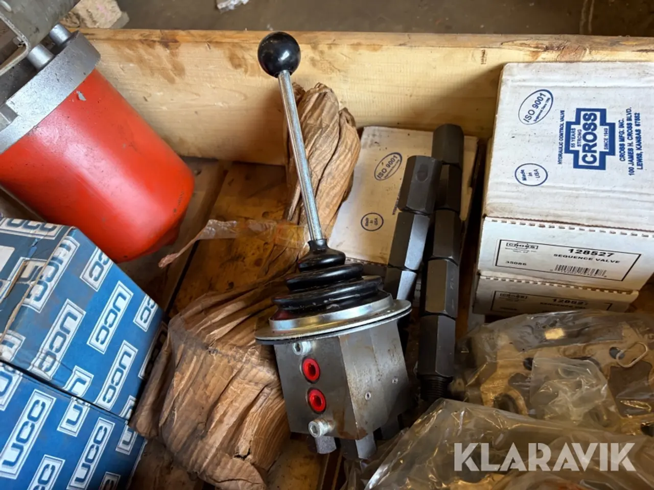 Billede 5 - Lot - Filterhuse, drosselventiler, ventildele og joystick - 1 palle