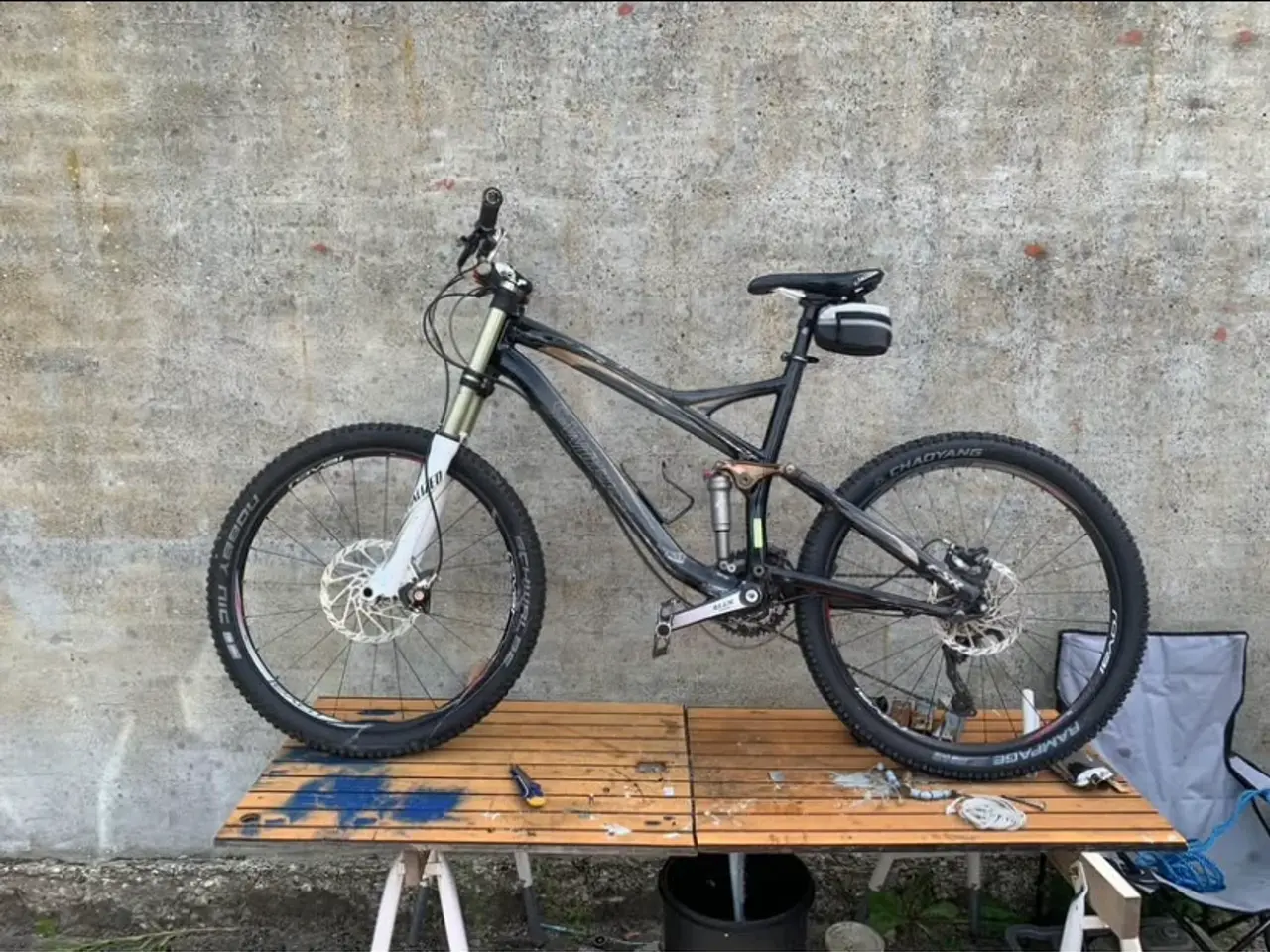Billede 2 - Specialized enduro Carbon fra 08  mountainbike