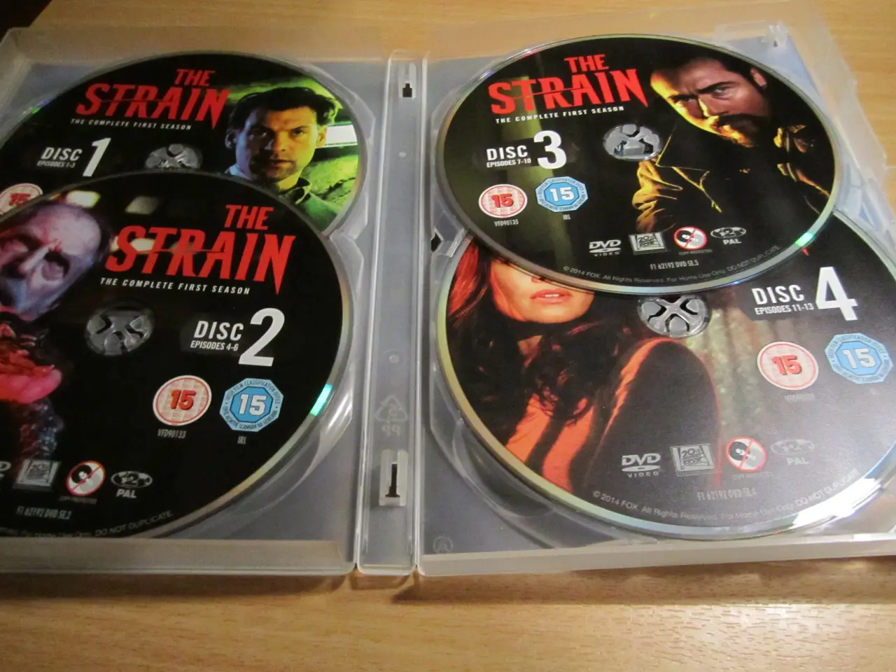 Billede 2 - THE STRAIN. The complete 1. season.