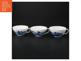Porcelænskopper med blå blomst fra Royal Copenhagen (str. 3 styk, ø 10 cm)